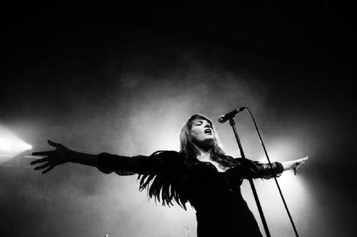 Florence_And_The_Machine-sanatlog.com
