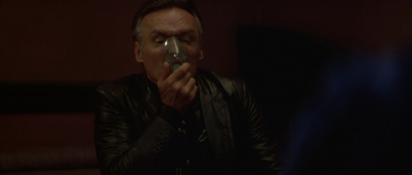 blue-velvet-hakan-bilge-film-elestirisi