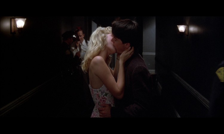blue-velvet-mavi-kadife-david-lynch